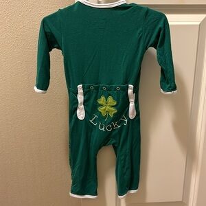 EUC snap romper with butt panel! ☘️